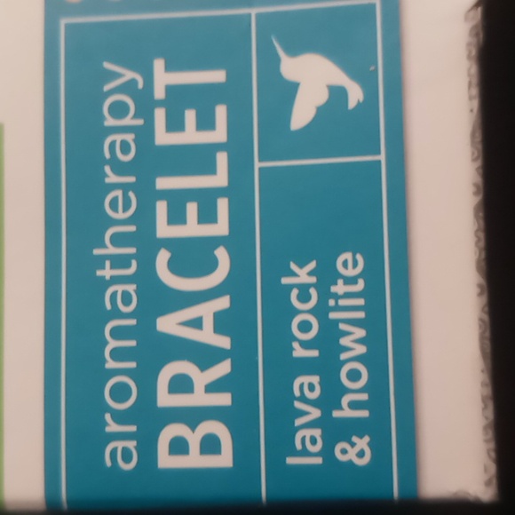 Howlite and lava rock essential oils bracelet .new in box - Picture 7 of 8